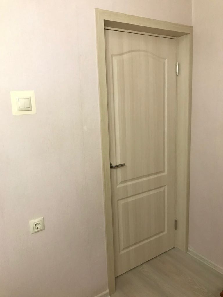 Филенчатая ламинированная дверь Классика ДГ в цвете беленый дуб