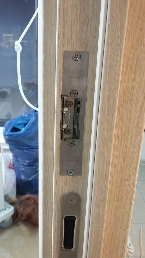 Фрезеровка электромагнитной защелки ASSA Abloy