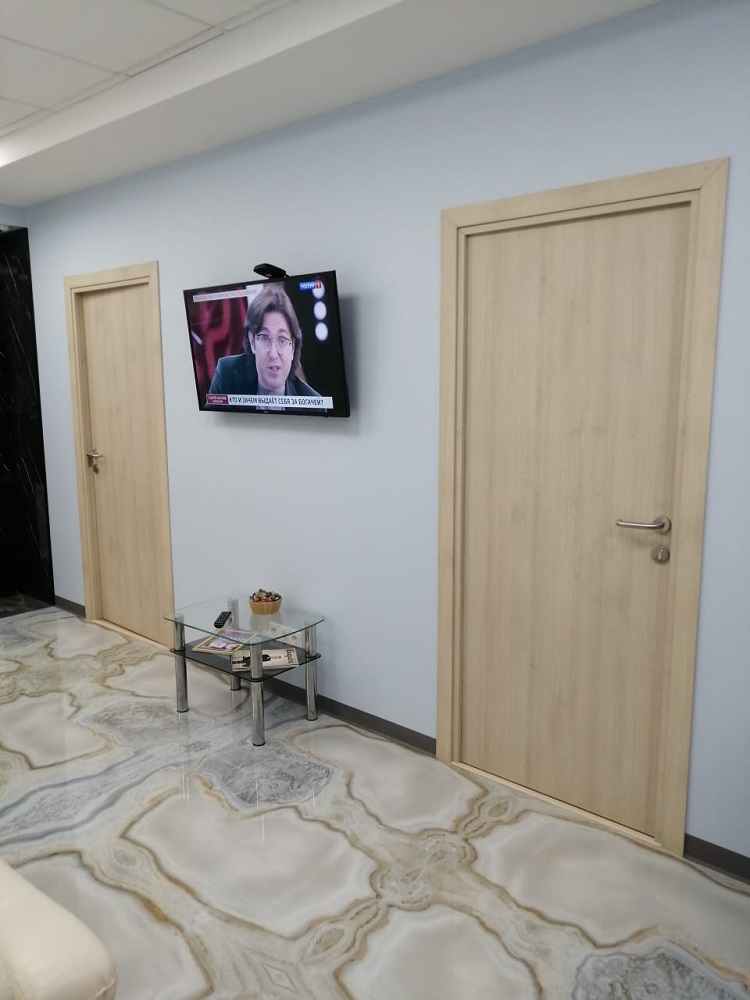 Медицинские двери Aquadoor в цвете скандинавский дуб